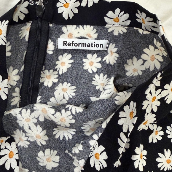 Reformation Bea Midi Skirt in Daisy Chain - Picture 2 of 3